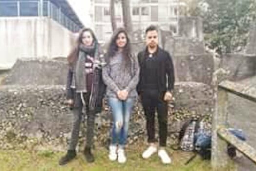 Zineb élève de Terminale STI 2D AC, Éric et Pauline, élèves de Terminale TBAA